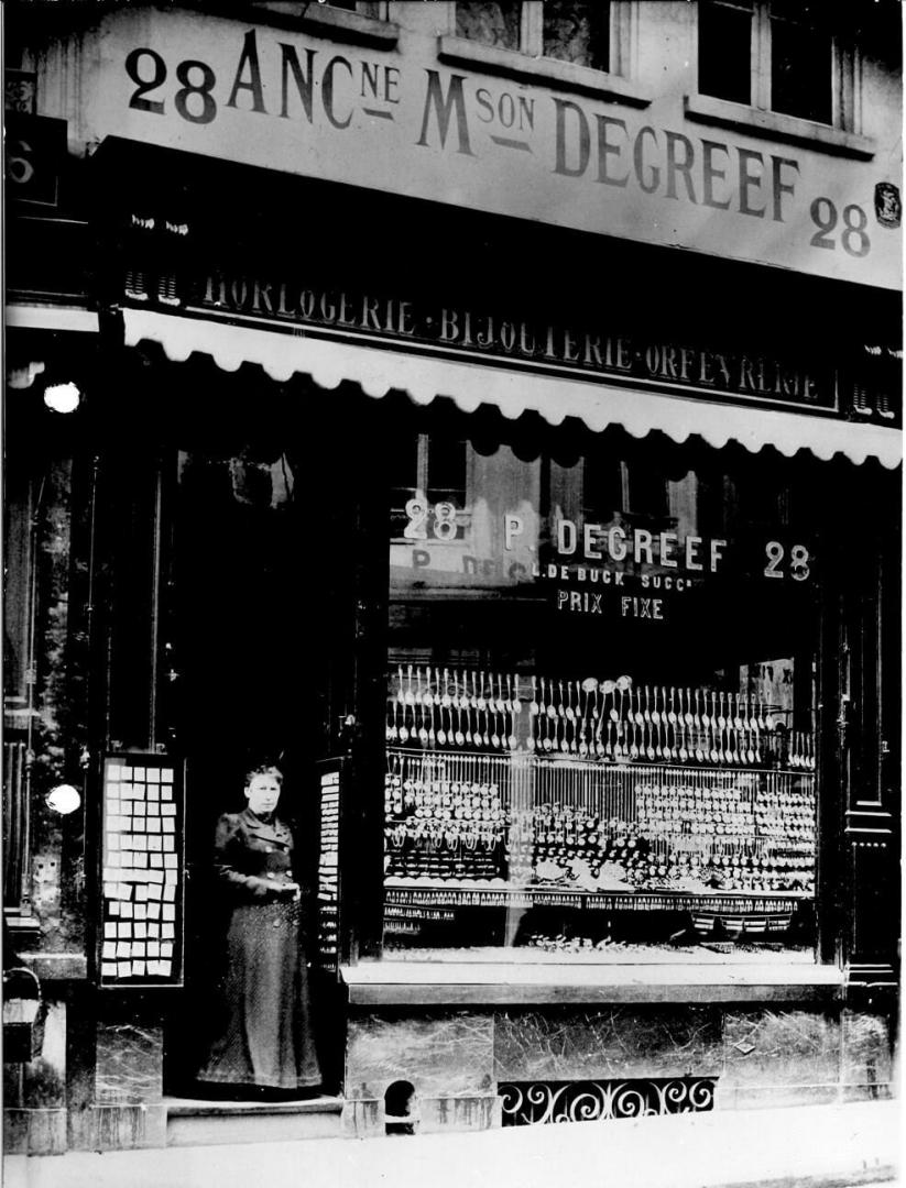 1903 — Augusta De Buck in the doorway of number 28