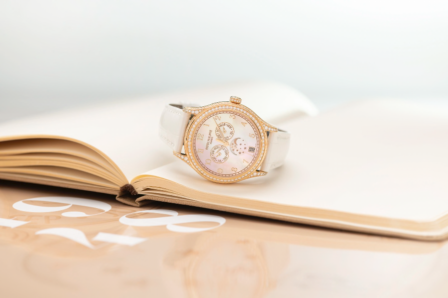 Patek Philippe Annual calendar. Moon phases. Jewellery. — gedragen